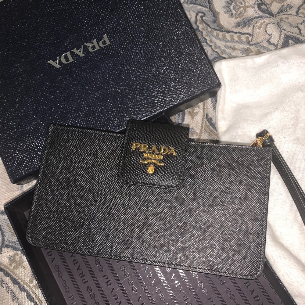 PRADA iphone purse black/gold, black wrist strap